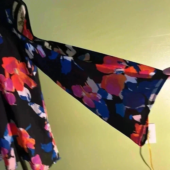 Vince Camuto Long Sleeve Black Shirt with Flowers Size Small - Picture 11 of 11